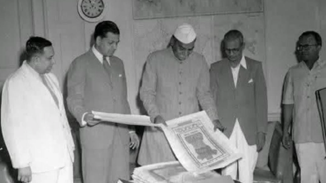गर्व से कहो, हम कायस्थ हैं, गर्व से कहो, हम एक हैं